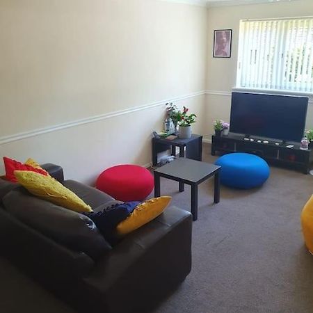 1Bedroom Flat Wt Ext Sofa Chair Horsham Exterior photo